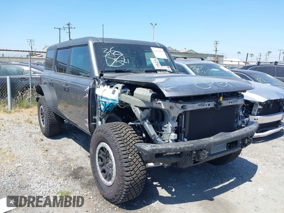 2024 Ford Bronco Badlands z VIN 1FMEE9BP9RLB31294, wystawiony jako IAAI lot #42115923 z przebiegiem 1675 mil mil oraz . Historia ofert i sprzedaży dostępna na DreamBid. Obrazek 1.