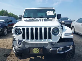 2021 Jeep Wrangler Unlimited Sahara z VIN 1C4JJXP6XMW840844, wystawiony jako IAAI lot #42152271 z przebiegiem 68 209 mil mil oraz . Historia ofert i sprzedaży dostępna na DreamBid. Obrazek 12.