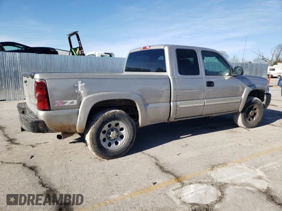 2005 Chevrolet Silverado 1500 LS z VIN 2GCEK19TX51227453, wystawiony jako Copart lot #43536435 z przebiegiem 200 795 mil mil oraz Czysty tytuł • Clean title. Historia ofert i sprzedaży dostępna na DreamBid. Obrazek 3.
