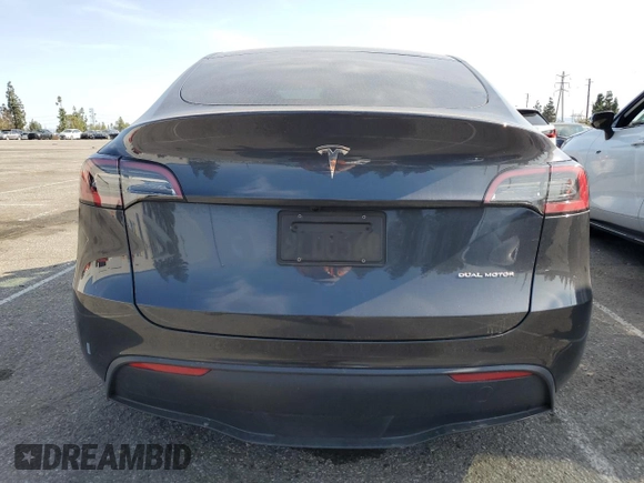 2024 Tesla Model Y Long Range z VIN 7SAYGAEE0RF021084, wystawiony jako Copart lot #51973285 z przebiegiem 25 990 mil mil oraz Szkoda całkowita • Salvage title. Historia ofert i sprzedaży dostępna na DreamBid. Obrazek 6.