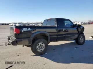 2002 Chevrolet S-10 LS with VIN 1GCCT19W228189014, listed as a Copart auction lot 89177205 with 0 mi miles and Salvage Title. Bid and sale history available at carsss.com. Image 3.