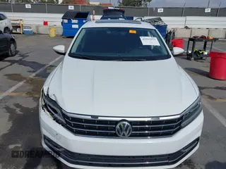 2018 Volkswagen Passat SE z VIN 1VWBA7A33JC031098, wystawiony jako IAAI lot #41915976 z przebiegiem 147 454 mil mil oraz . Historia ofert i sprzedaży dostępna na DreamBid. Obrazek 12.