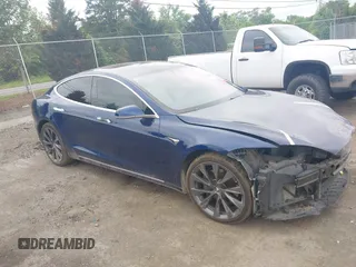 2018 Tesla Model S 75D z VIN 5YJSA1E20JF274789, wystawiony jako IAAI lot #42216916 z przebiegiem 119 585 mil mil oraz . Historia ofert i sprzedaży dostępna na DreamBid. Obrazek 1.