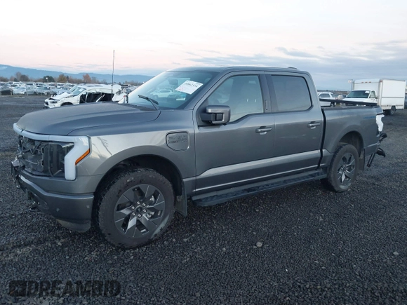2023 Ford F-150 Lightning Pro z VIN 1FT6W1EV6PWG26596, wystawiony jako IAAI lot #40862334 z przebiegiem 13 857 mil mil oraz . Historia ofert i sprzedaży dostępna na DreamBid. Obrazek 23.