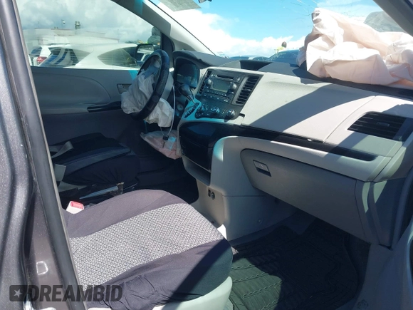2011 Toyota Sienna with VIN 5TDZK3DC0BS078642, listed as a IAAI auction lot 41802147 with 263,309 mi miles. Bid and sale history available at carsss.com. Image 5.
