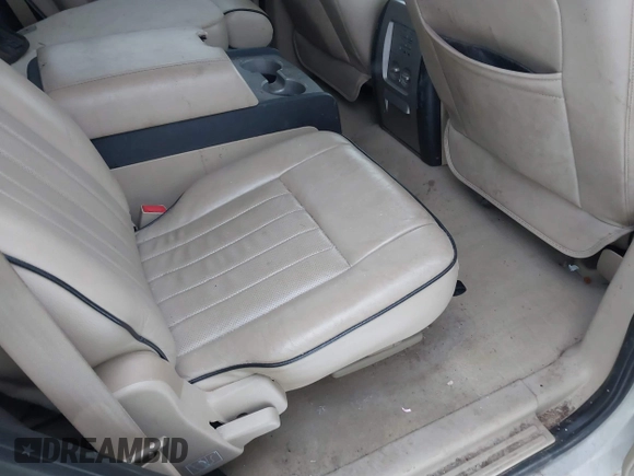 2006 Lincoln Navigator Luxury with VIN 5LMFU285X6LJ28062, listed as a IAAI auction lot 41288717 with 178,371 mi miles. Bid and sale history available at carsss.com. Image 8.