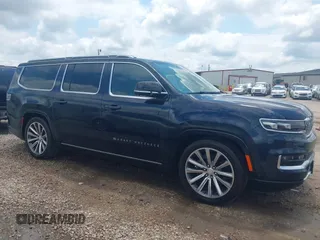 2023 Jeep Grand Wagoneer Series II z VIN 1C4SJSFP1PS529669, wystawiony jako IAAI lot #42771520 z przebiegiem 41 005 mil mil oraz . Historia ofert i sprzedaży dostępna na DreamBid. Obrazek 13.