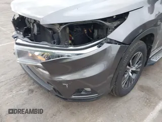 2016 Toyota Highlander XLE z VIN 5TDKKRFH7GS176099, wystawiony jako IAAI lot #42351219 z przebiegiem 104 986 mil mil oraz . Historia ofert i sprzedaży dostępna na DreamBid. Obrazek 17.