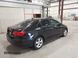 2014 Volkswagen Jetta SE with VIN 3VWD17AJ7EM409189, listed as a IAAI auction lot 42313804 with 139,950 mi miles and . Bid and sale history available at DreamBid. Image 4.