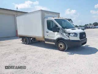 2019 Ford Transit z VIN 1FDBF8ZM8KKA87113, wystawiony jako IAAI lot #42511405 z przebiegiem 114 647 mil mil oraz . Historia ofert i sprzedaży dostępna na DreamBid. Obrazek 1.