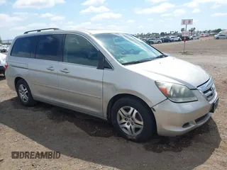 2005 Honda Odyssey EX-L with VIN 5FNRL38655B002926, listed as a IAAI auction lot 42137025 with 209,863 mi miles. Bid and sale history available at carsss.com. Image 1.