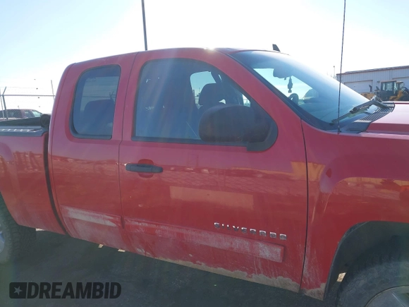 2010 Chevrolet Silverado 1500 LT with VIN 1GCSCSE06AZ137817, listed as a IAAI auction lot 41472286 with 292,814 mi miles and . Bid and sale history available at DreamBid. Image 13.