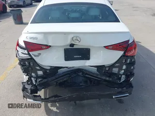 2024 Mercedes-Benz C 300 z VIN W1KAF4GB8RR227839, wystawiony jako IAAI lot #42079634 z przebiegiem 2 062 mil mil oraz . Historia ofert i sprzedaży dostępna na DreamBid. Obrazek 17.