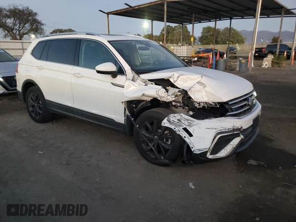 2024 Volkswagen Tiguan SE с VIN 3VVMB7AX2RM052032, выставлен на аукционе Copart как лот 85764774 с пробегом 11 763 миль миль и Списание • Salvage title. История ставок и продаж доступна на DreamBid. Изображение 4.