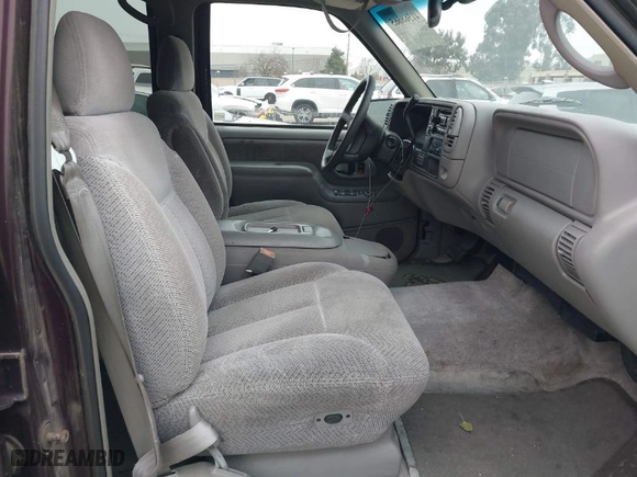 1997 Chevrolet Suburban with VIN 1GNFK16R2VJ316069, listed as a IAAI auction lot 41568665 with 152,614 mi miles. Bid and sale history available at carsss.com. Image 5.