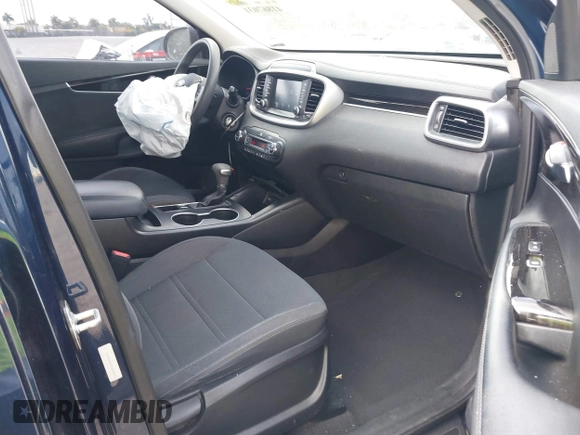 2019 Kia Sorento LX V6 with VIN 5XYPG4A57KG490476, listed as a IAAI auction lot 41867031 with 122,606 mi miles. Bid and sale history available at carsss.com. Image 5.