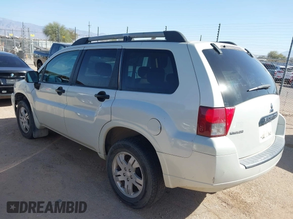 2008 Mitsubishi Endeavor LS with VIN 4A4MN21S28E043499, listed as a IAAI auction lot 41671486 with 194,885 mi miles. Bid and sale history available at carsss.com. Image 3.