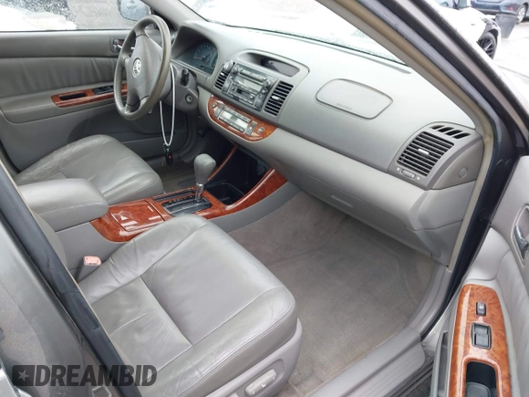 2004 Toyota Camry LE with VIN JTDBF32K740152841, listed as a IAAI auction lot 41808909 with 142,611 mi miles. Bid and sale history available at carsss.com. Image 5.
