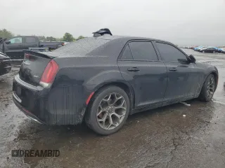 2015 Chrysler 300 S z VIN 2C3CCABG9FH780710, wystawiony jako Copart lot #57951145 z przebiegiem 126 268 mil mil oraz Szkoda całkowita • Salvage title. Historia ofert i sprzedaży dostępna na DreamBid. Obrazek 3.