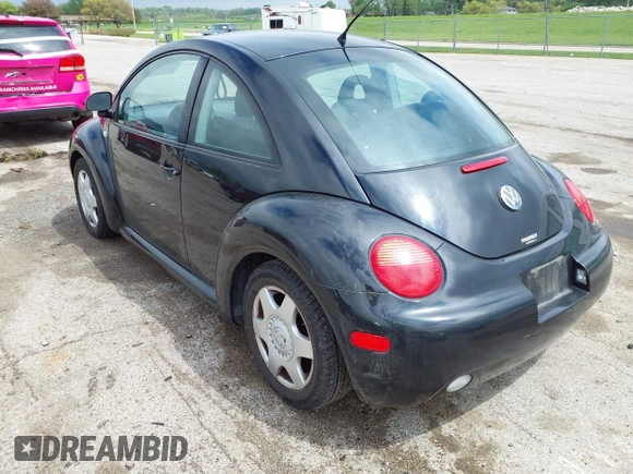 2000 Volkswagen Beetle GLS with VIN 3VWCA21C9YM499921, listed as a IAAI auction lot 42161756 with 74,194 mi miles and . Bid and sale history available at DreamBid. Image 3.