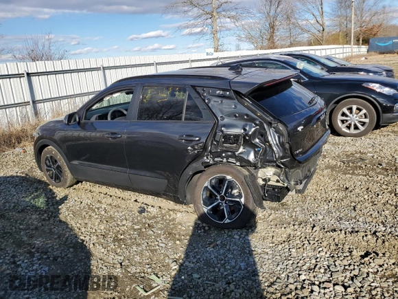 2025 Kia Niro LX with VIN KNDCP3LE3S5215136, listed as a Copart auction lot 43870085 with 3,981 mi miles and Salvage Title. Bid and sale history available at carsss.com. Image 2.