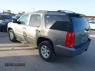 2008 GMC Yukon SLT w/4SB with VIN 1GKFK13078R227526, listed as a IAAI auction lot 41830004 with 143,728 mi miles. Bid and sale history available at carsss.com. Image 3.