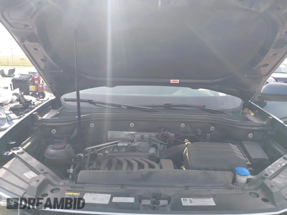 2019 Volkswagen Atlas SE with VIN 1V2WR2CA8KC618988, listed as a IAAI auction lot 42212845 with 60,481 mi miles and . Bid and sale history available at DreamBid. Image 10.