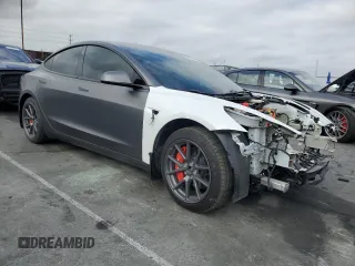 2021 Tesla Model 3 Long Range z VIN 5YJ3E1EB3MF003786, wystawiony jako Copart lot #55252355 z przebiegiem 32 443 mil mil oraz Szkoda całkowita • Salvage title. Historia ofert i sprzedaży dostępna na DreamBid. Obrazek 4.