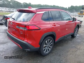 2022 Toyota Corolla Cross XLE z VIN 7MUEAABG0NV030757, wystawiony jako IAAI lot #42597979 z przebiegiem 20 172 mil mil oraz . Historia ofert i sprzedaży dostępna na DreamBid. Obrazek 4.
