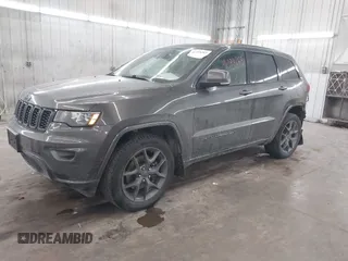 2021 Jeep Grand Cherokee 80th Anniversary z VIN 1C4RJFBG9MC580645, wystawiony jako IAAI lot #41398269 z przebiegiem 79 057 mil mil oraz . Historia ofert i sprzedaży dostępna na DreamBid. Obrazek 17.