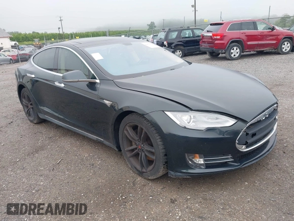 2013 Tesla Model S z VIN 5YJSA1DN2DFP07738, wystawiony jako IAAI lot #42433771 z przebiegiem 71 606 mil mil oraz . Historia ofert i sprzedaży dostępna na DreamBid. Obrazek 1.