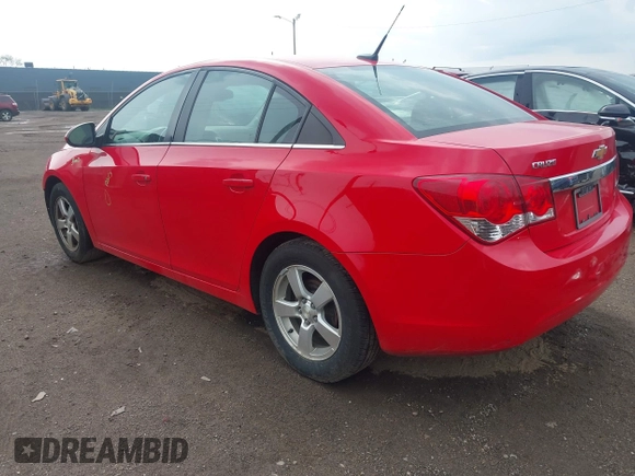 2014 Chevrolet Cruze 1LT z VIN 1G1PC5SB9E7342166, wystawiony jako IAAI lot #42157295 z przebiegiem 122 290 mil mil oraz . Historia ofert i sprzedaży dostępna na DreamBid. Obrazek 3.