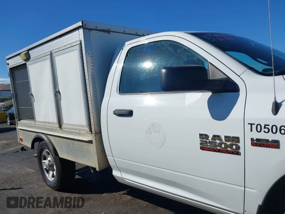 2015 Ram 2500 Tradesman z VIN 3C7WR4AT8FG573414, wystawiony jako IAAI lot #40588450 z przebiegiem 143 273 mil mil oraz . Historia ofert i sprzedaży dostępna na DreamBid. Obrazek 13.