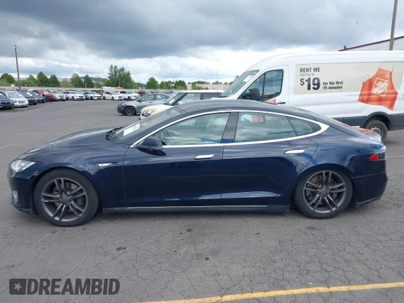 2013 Tesla Model S с VIN 5YJSA1CN1DFP05559, выставлен на аукционе IAAI как лот 42249943 с пробегом 134 399 миль миль и . История ставок и продаж доступна на DreamBid. Изображение 14.