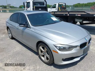 2013 BMW 3 Series 328i xDrive z VIN WBA3B3C52DJ975970, wystawiony jako IAAI lot #42280624 z przebiegiem 2 262 225 mil mil oraz . Historia ofert i sprzedaży dostępna na DreamBid. Obrazek 1.