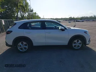 2024 Honda HR-V LX with VIN 3CZRZ1H32RM702956, listed as a IAAI auction lot 41975123 with 10,083 mi miles. Bid and sale history available at carsss.com. Image 13.