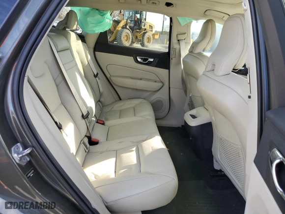 2019 Volvo XC60 Momentum with VIN LYV102DK3KB252102, listed as a Copart auction lot 82274704 with 0 mi miles and Salvage Title. Bid and sale history available at carsss.com. Image 11.