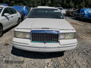 1994 Lincoln Town Car Signature z VIN 1LNLM82W7RY781174, wystawiony jako Copart lot #69642754 z przebiegiem 149 185 mil mil oraz Szkody całkowita. Historia ofert i sprzedaży dostępna na DreamBid. Obrazek 5.
