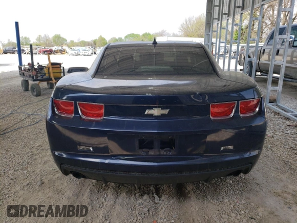2010 Chevrolet Camaro LS z VIN 2G1FA1EVXA9193050, wystawiony jako Copart lot #52046535 z przebiegiem 161 457 mil mil oraz Szkoda całkowita • Salvage title. Historia ofert i sprzedaży dostępna na DreamBid. Obrazek 6.