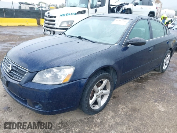 2005 Nissan Altima 3.5 SE with VIN 1N4BL11D65N406405, listed as a IAAI auction lot 41913724 with 236,756 mi miles. Bid and sale history available at carsss.com. Image 2.