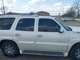 2005 Cadillac Escalade z VIN 1GYEC63T55R115387, wystawiony jako IAAI lot #41791855 z przebiegiem 165 246 mil mil oraz . Historia ofert i sprzedaży dostępna na DreamBid. Obrazek 14.