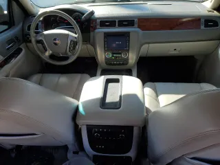 2009 GMC Yukon SLT w/4SB with VIN 1GKFK33059R106202, listed as a Copart auction lot 46700985 with 156,709 mi miles and Salvage Title. Bid and sale history available at carsss.com. Image 8.