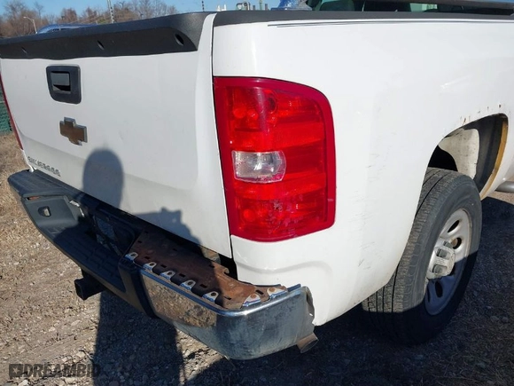 2007 Chevrolet Silverado 1500 Classic Work Truck with VIN 1GCEC19X47Z650894, listed as a IAAI auction lot 41714442 with 227,956 mi miles. Bid and sale history available at carsss.com. Image 13.