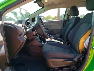 2015 Chevrolet Sonic LT z VIN 1G1JC5SH2F4140315, wystawiony jako Copart lot #51360925 z przebiegiem 54 054 mil mil oraz Szkoda całkowita • Salvage title. Historia ofert i sprzedaży dostępna na DreamBid. Obrazek 7.