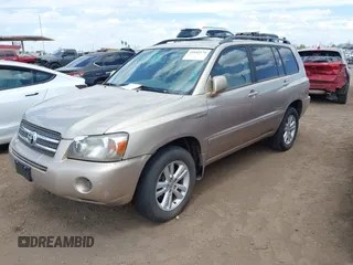 2007 Toyota Highlander Hybrid with VIN JTEGW21A570019035, listed as a IAAI auction lot 42042174 with 1 mi miles. Bid and sale history available at carsss.com. Image 2.