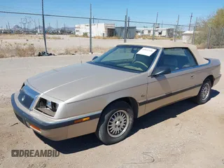 1992 Chrysler LeBaron z VIN 1C3XU4532NF283782, wystawiony jako IAAI lot #41841326 z przebiegiem 99 528 mil mil oraz . Historia ofert i sprzedaży dostępna na DreamBid. Obrazek 2.