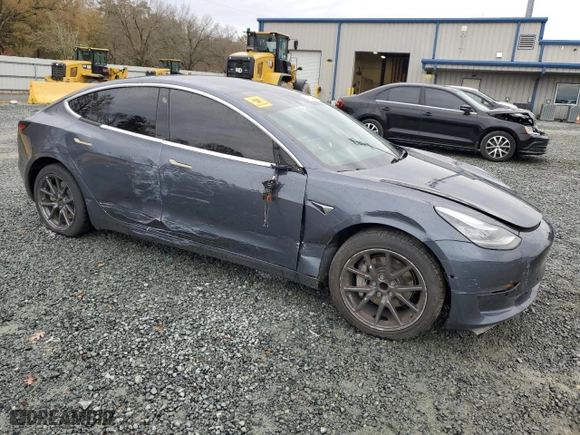2019 Tesla Model 3 Mid Range with VIN 5YJ3E1EA4KF531034, listed as a Copart auction lot 84143524 with 0 mi miles and Non Repairable. Bid and sale history available at carsss.com. Image 4.