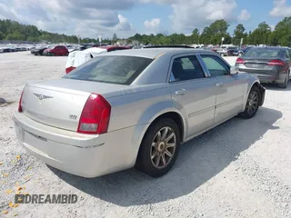 2006 Chrysler 300 Touring z VIN 2C3KA53G86H109231, wystawiony jako IAAI lot #42299031 z przebiegiem Nie podano mil oraz . Historia ofert i sprzedaży dostępna na DreamBid. Obrazek 4.