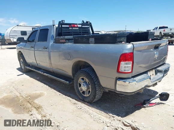 2022 Ram 2500 Tradesman z VIN 3C6UR5HJ7NG387674, wystawiony jako IAAI lot #42189557 z przebiegiem 125 045 mil mil oraz . Historia ofert i sprzedaży dostępna na DreamBid. Obrazek 3.