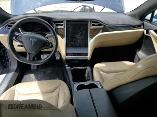 2016 Tesla Model S 90D z VIN 5YJSA1E20GF160834, wystawiony jako Copart lot #61898505 z przebiegiem 131 153 mil mil oraz Szkoda całkowita • Salvage title. Historia ofert i sprzedaży dostępna na DreamBid. Obrazek 8.